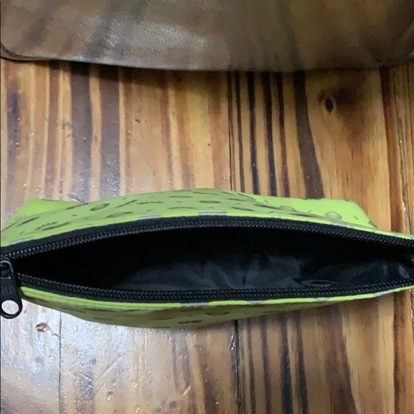Urban Decay Lime Green Makeup Bag - Picture 2 of 4